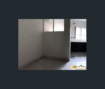 2 bedroom unit in Westmead - Photo 3