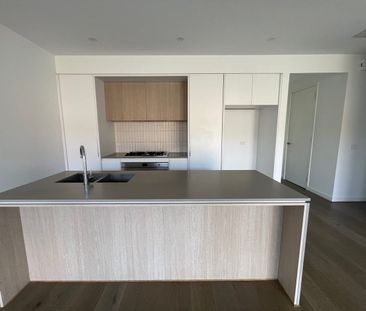 THREE BEDROOM TOWNHOUSE - Photo 1