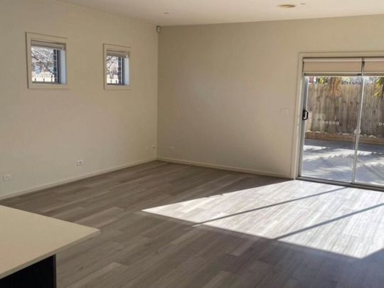 Stylish, Low-Maintenance Living in a Prime Taylors Hill Location! - Photo 1