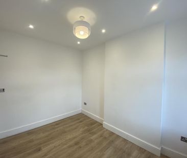 3 bedroom flat to rent - Photo 5