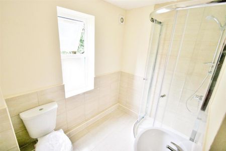 3 bedroom flat to rent - Photo 2