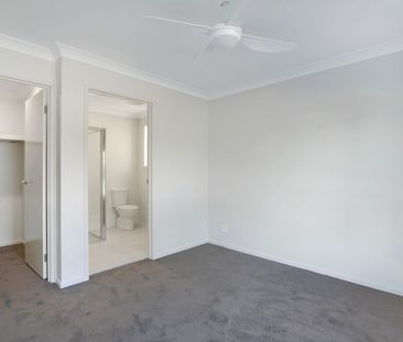 3 Bedroom Home - Ducted Air Con & Garage - Photo 4