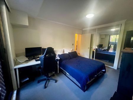 Redfern - Photo 3