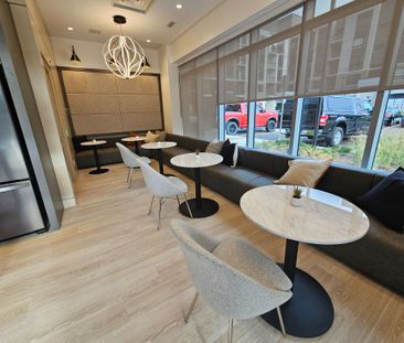 For Lease - 3250 Carding Mill Trail Unit# 517, Oakville, Ontario - Photo 1