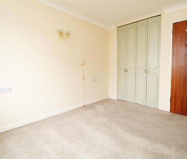 1 bedroom retirement property to rent - Photo 4