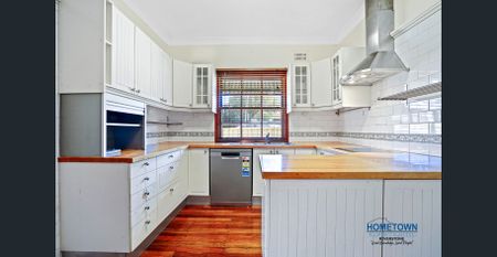 Three Bedroom Cottage Home - Photo 3