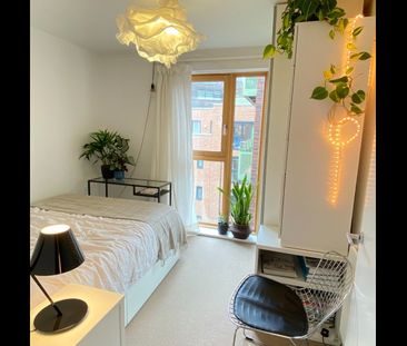 Room in a Shared Flat, Whiston Road, E2 - Photo 1