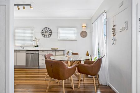 4 Higlett Street, Scarborough QLD 4020 - House For Rent | Domain - Photo 3