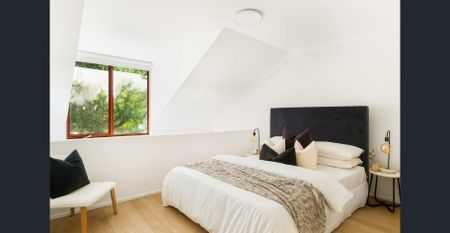 Terrace-Style Loft Apartment in Leafy 'Kensington Mews' - Photo 3