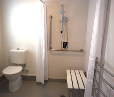 Fully furnished, self contained, studio room! - Photo 5