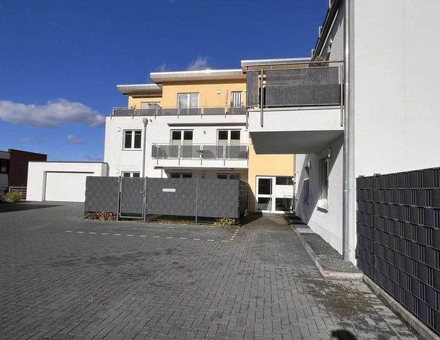 Elegantes Wohnen im Erdgeschoss - barrierefrei und modern gestaltet - Foto 1