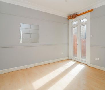 4 bedroom terraced house to rent - Photo 4