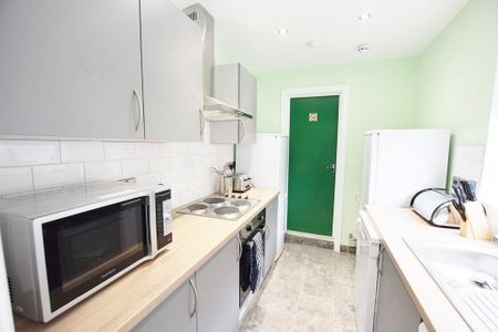 1 bedroom in a house share to rent - Photo 5