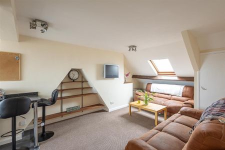 2 bedroom flat to rent - Photo 2