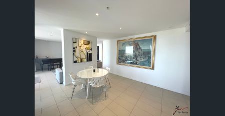 Top Floor Luxury Penthouse – Gateway Bridge Views, 3 Bed + 2.5 Bath, 2 Car - Photo 3