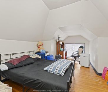 For Lease - 3060 Sandwich Unit# Room 1, Windsor, Ontario - Photo 1