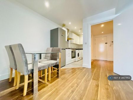 2 bedroom flat to rent - Photo 4