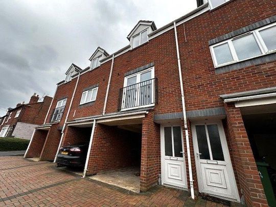 2 bedroom terraced house to rent - Photo 1