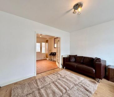 3 bedroom terraced house to rent - Photo 2