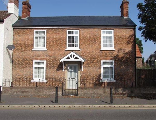 3 bedroom semi-detached house to rent - Photo 1