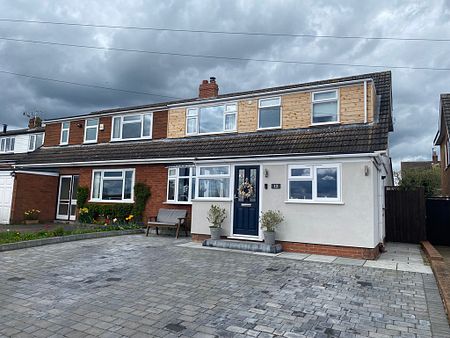 4 bedroom semi-detached to let - Photo 5