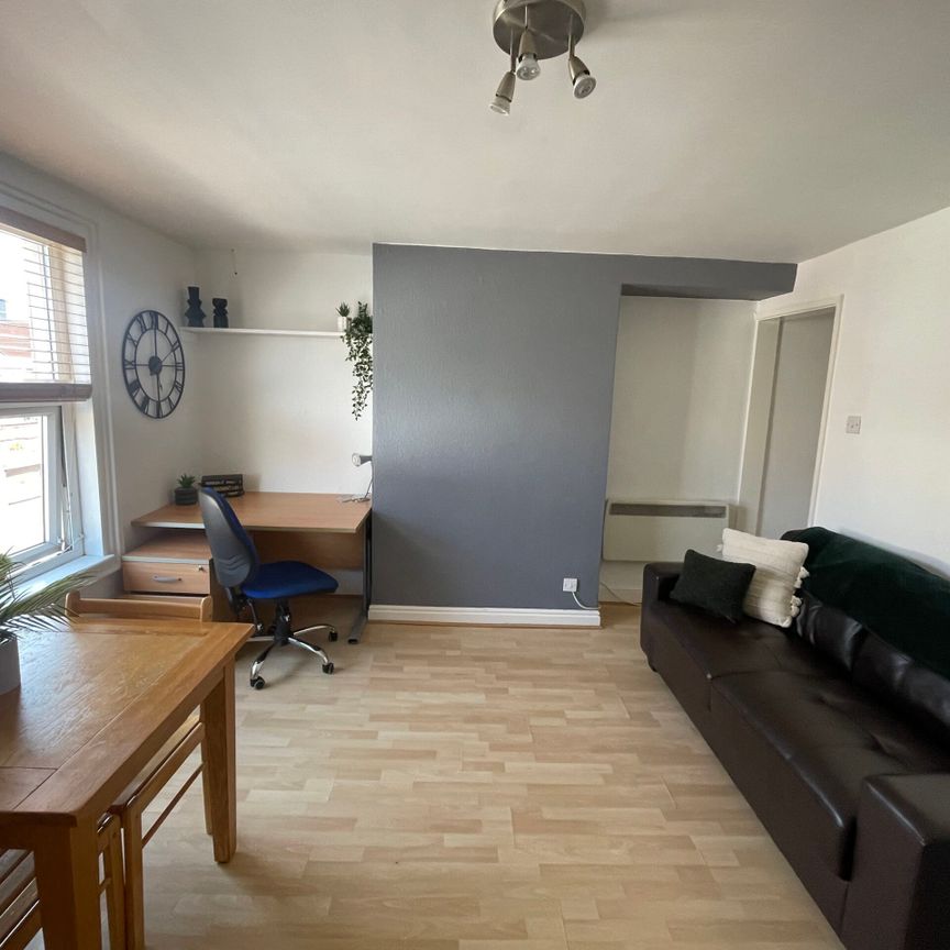 Flat 3, 49 Lower Ford Street – Student Accommodation Coventry - Photo 1