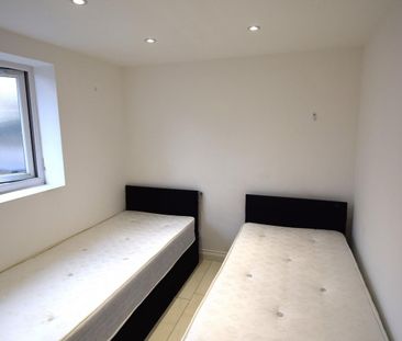 Two bedroom Annex property ideal for student couples- £1800 inclusive - Photo 3