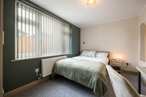 1 bedroom in a house share to rent - Photo 1