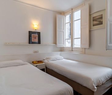 Beautiful apartment in Barcelona with views of Las Ramblas - Photo 6