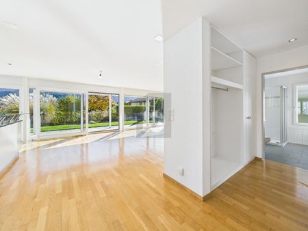 CHARMING WITH A VIEW OF THE ALPINE RANGE - Photo 2