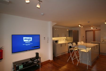 7 Bed Terraced House, Brailsford Road, M14 - Photo 2