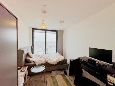2 Bedroom 2 Bathroom Flat29 - Photo 2