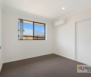 Neat & Modern 2-Bedroom Unit - Photo 1