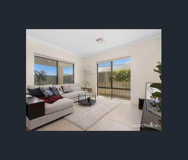 Contemporary Home with excellent Location! - Photo 1