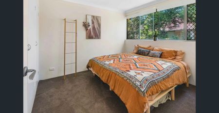 Spacious 3-Bedroom Apartment - Heart of Southport - Photo 5