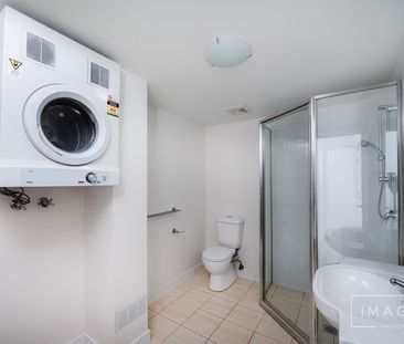 Bayside Living at Its Best- Walk to Manly’s Boutique Shops, Waterfr... - Photo 4