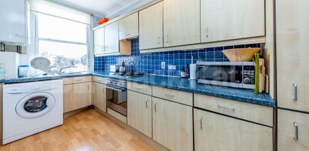 Amazing two double bedroom property set in a period conversion - Photo 3