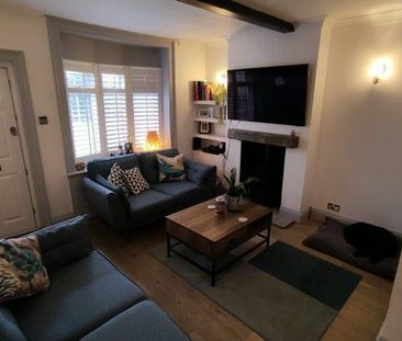 Large double bedroom near Broxbourne Station - Photo 5