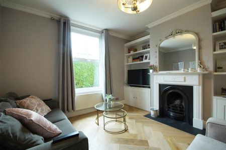 A 2 Bedroom House in Leckhampton GL53 0EJ - Photo 2