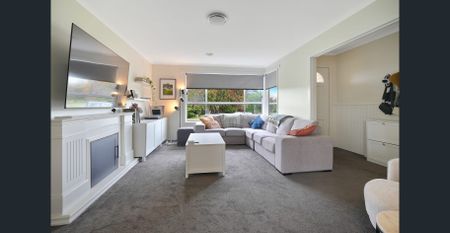 Charming Home in Quiet Court Location - Photo 2