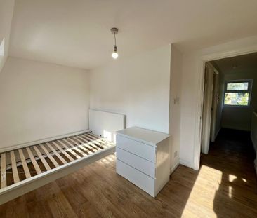 3 bedroom flat to rent - Photo 3