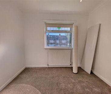 3 bedroom end of terrace house to rent - Photo 1