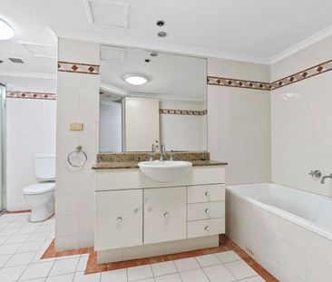 Spacious & Freshly Painted Apartment in the Heart of Haymarket - Photo 5