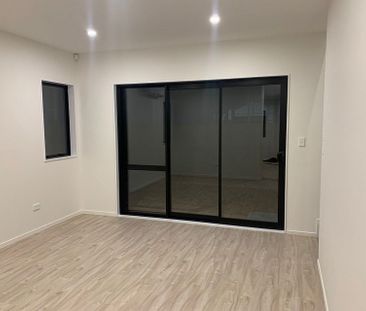 Near New - 3 Bedroom Townhouse + 2 Parking Spaces - Photo 5