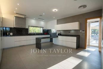 Luxury Villa for rent in Cap Martinet, Spain