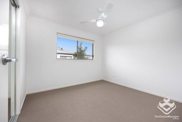 Modern 3 Bedroom Townhouse Available From 01/12/2025 - Photo 1