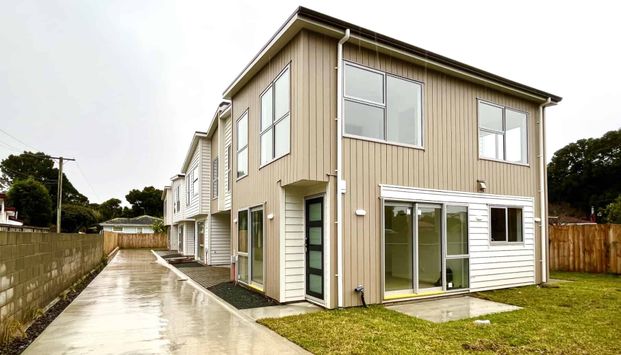Mangere East, 4 bedrooms - Photo 1