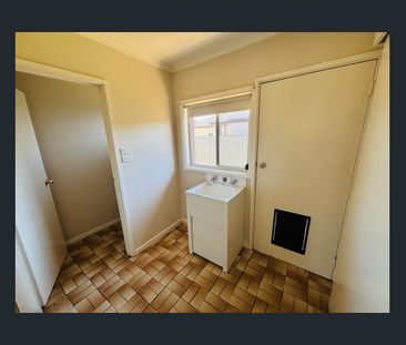 Well Located and Well Presented 2 Bedroom Unit! - Photo 6