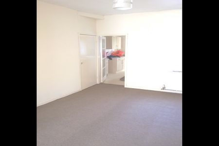 5 Bed Semi-Detached House, St Andrews Road, L4 - Photo 4