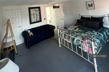 2 bedroom penthouse to rent - Photo 4